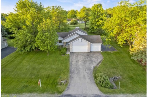 6855 Moon Light Cir, Sun Prairie, WI 53590