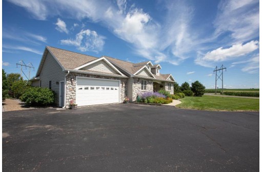 15465 Ipswitch Rd, Platteville, WI 53818