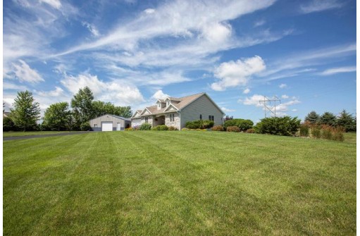 15465 Ipswitch Rd, Platteville, WI 53818