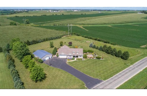 15465 Ipswitch Rd, Platteville, WI 53818