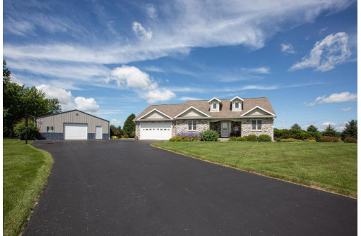 15465 Ipswitch Rd, Platteville, WI 53818