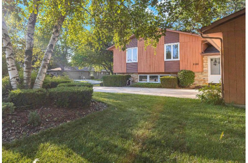 2120 Camelot Blvd, Sheboygan, WI 53081