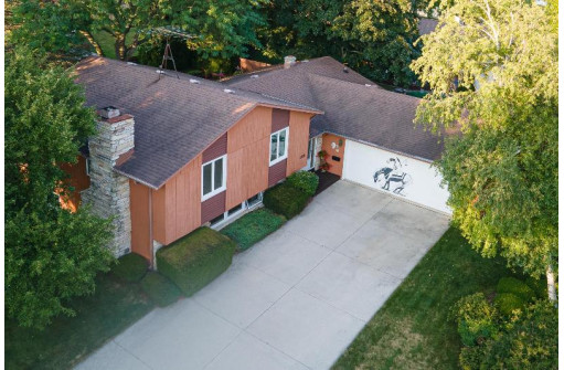 2120 Camelot Blvd, Sheboygan, WI 53081