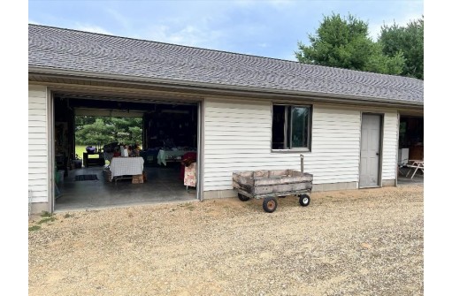 N4332 25th Ave, Mauston, WI 53948