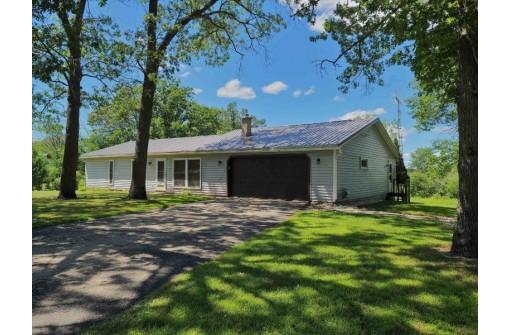 N6815 Jonathan Dr, Pardeeville, WI 53954