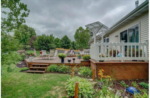 413 Bailey Dr, Madison, WI 53718