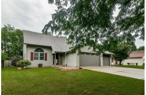 2306 Parkmeadow Dr, Beloit, WI 53511