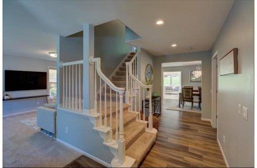 6 Maple Run Ct, Madison, WI 53719