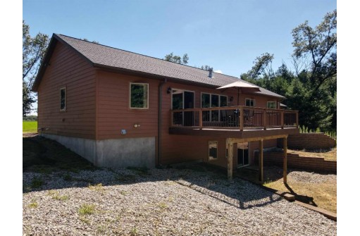 W8592 Fawn Dr, Oxford, WI 53952