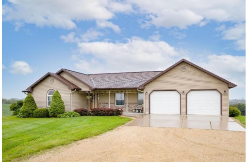 17013 King Rd, Mineral Point, WI 53565