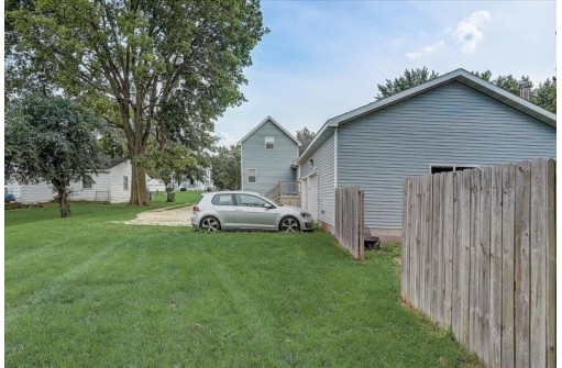 408 Lake St, Pardeeville, WI 53954