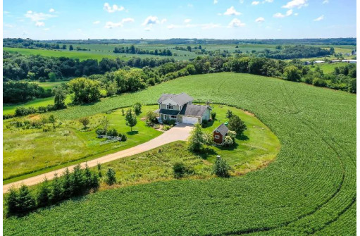 N7964 Gould Hill Rd, Blanchardville, WI 53516