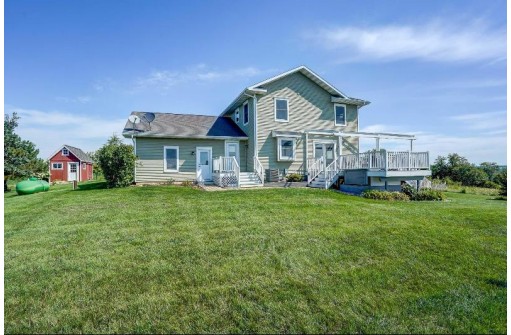 N7964 Gould Hill Rd, Blanchardville, WI 53516