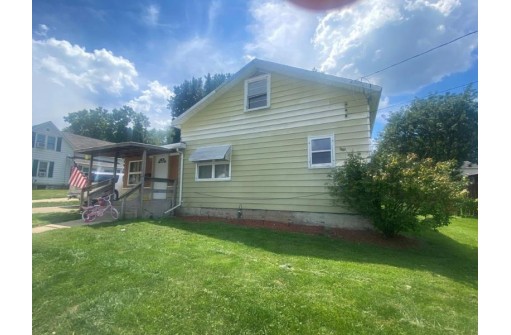 113 E Lawton St, Edgerton, WI 53534