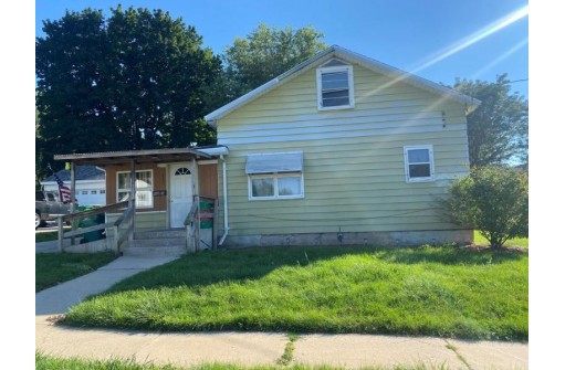 113 E Lawton St, Edgerton, WI 53534