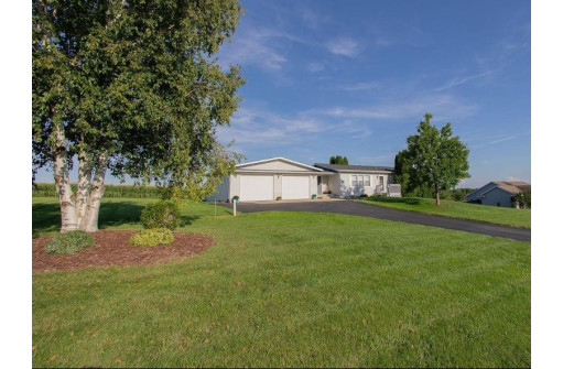 509 N Bennett Rd, Dodgeville, WI 53533