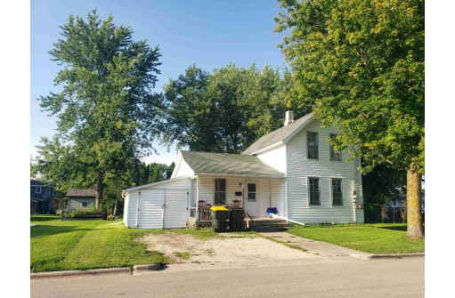 837 W Cherry St, Lancaster, WI 53813