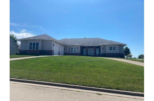 1175 Matador Dr, Platteville, WI 53818