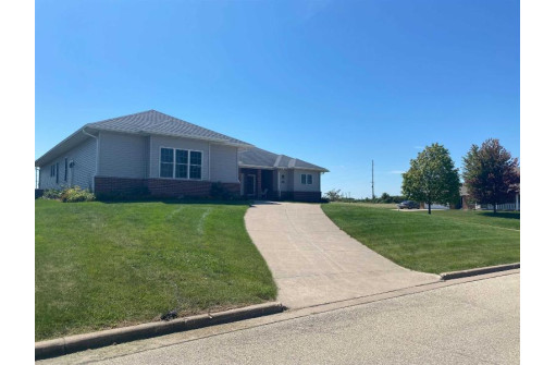 1175 Matador Dr, Platteville, WI 53818