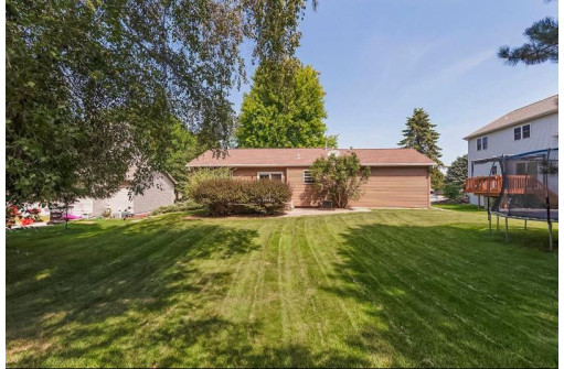 295 Valley Ridge Dr, Sun Prairie, WI 53590