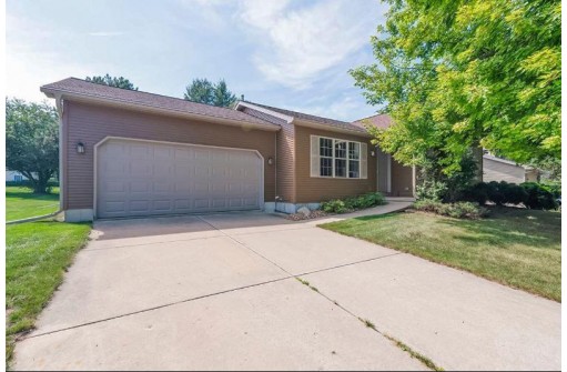 295 Valley Ridge Dr, Sun Prairie, WI 53590