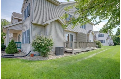 3218 Stonecreek Dr, Madison, WI 53719