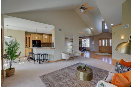 1238 Dartmouth Dr, Waunakee, WI 53597