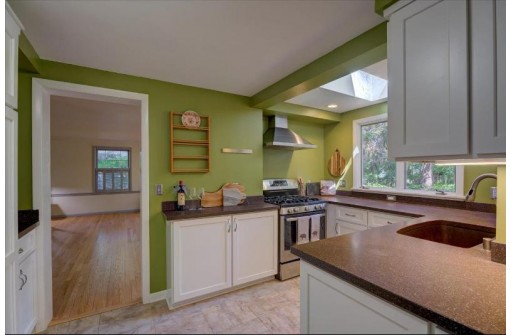 441 Orchard Dr, Madison, WI 53711