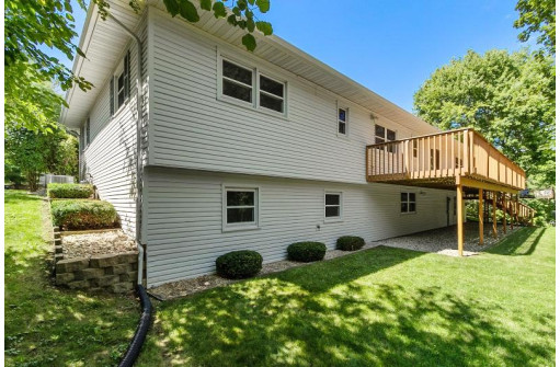 2792 Ledgemont St, Madison, WI 53711