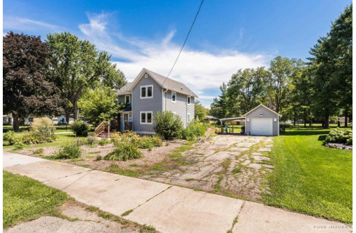 572 S Main St, Oregon, WI 53575