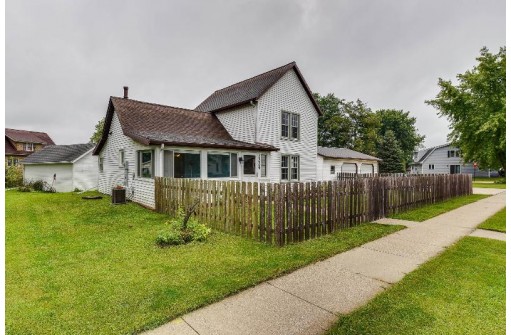 1224 Madison St, Black Earth, WI 53515