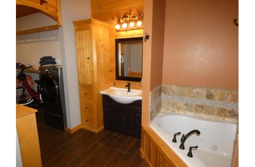 42243 S Knapp Creek Ln, Gays Mills, WI 54631