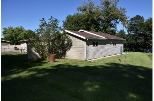 26200 Arnell Dr, Richland Center, WI 53581