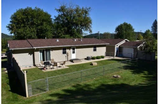 26200 Arnell Dr, Richland Center, WI 53581