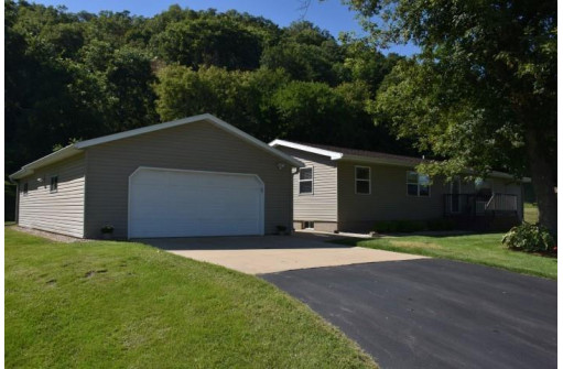 26200 Arnell Dr, Richland Center, WI 53581