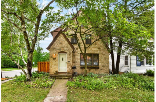 2758 Chamberlain Ave, Madison, WI 53705