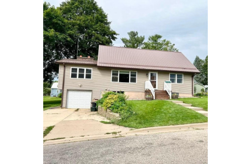 406 S Dacotah St, Dodgeville, WI 53533