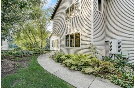 50 Hidden Hollow Tr, Madison, WI 53717