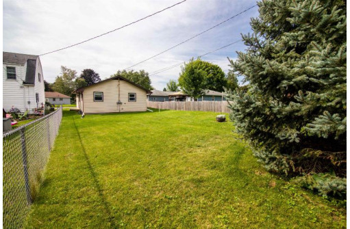 132 Charlton St, Beaver Dam, WI 53916