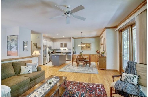 21 Deer Point Tr, Madison, WI 53719