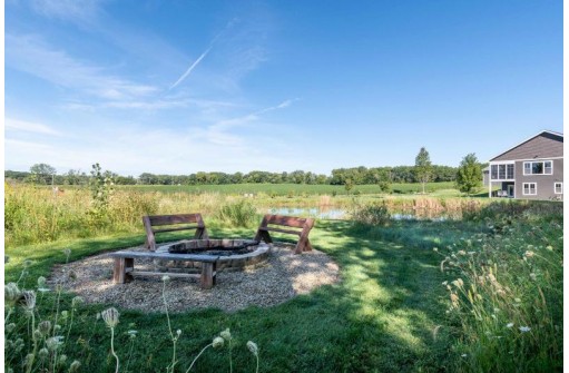 1823 S Brooklyn Dr, Stoughton, WI 53589