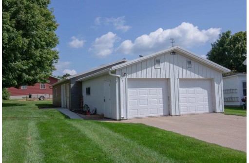 100 S Center St, Livingston, WI 53554