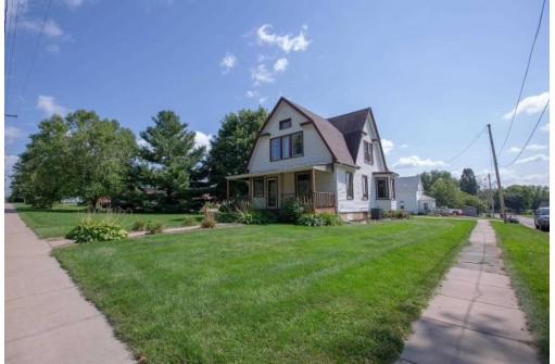 100 S Center St, Livingston, WI 53554