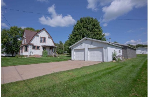 100 S Center St, Livingston, WI 53554