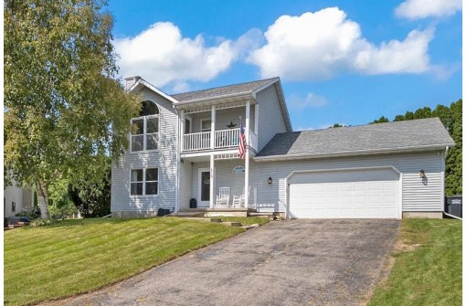 610 Bob White Ct, Lodi, WI 53555