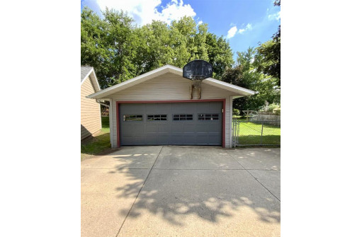 883 Milwaukee Rd, Beloit, WI 53511