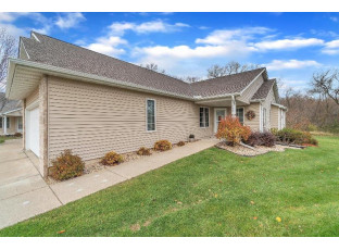 639 Springbrook Cir DeForest, WI 53532