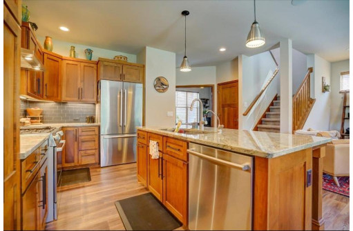 1236 Twisted Branch Way, Sun Prairie, WI 53590