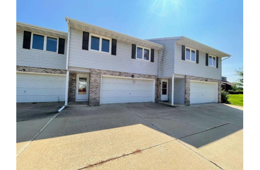 215 Broadway Dr, Sun Prairie, WI 53590