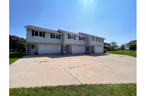 215 Broadway Dr, Sun Prairie, WI 53590